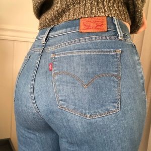 Levi’s light blue skinny jeans